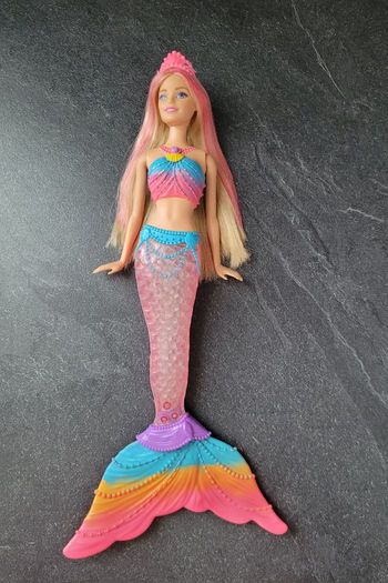 Barbie Sirène Dreamtopia  Arc-en-ciel 2015 Mattel-queue lumineuse interactive-cheveux roses