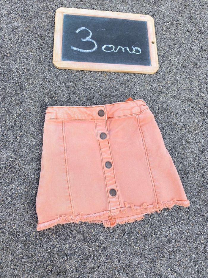 Jupe en jean taille 3 ans en très bon état