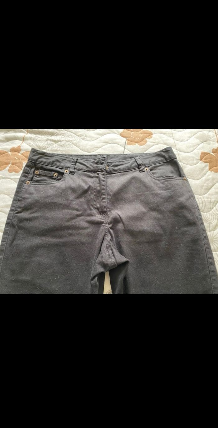 Pantalon 3/4 noir très bon état - photo numéro 3