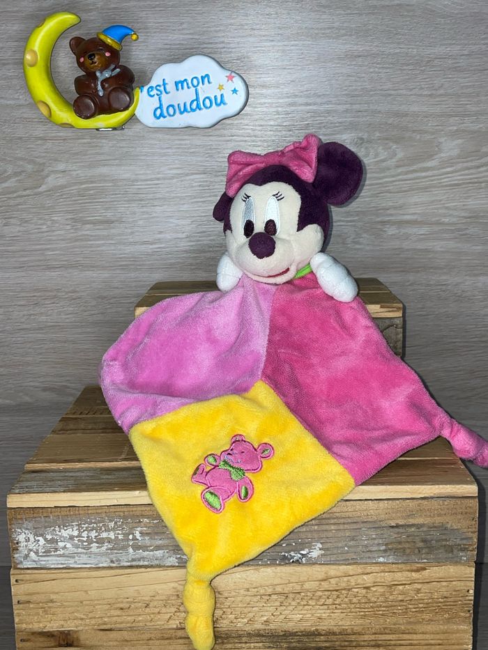 DY387 doudou Minnie Disney
