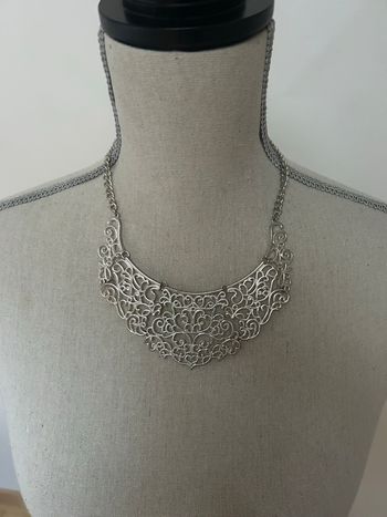Collier fantaisie argenté ras de cou