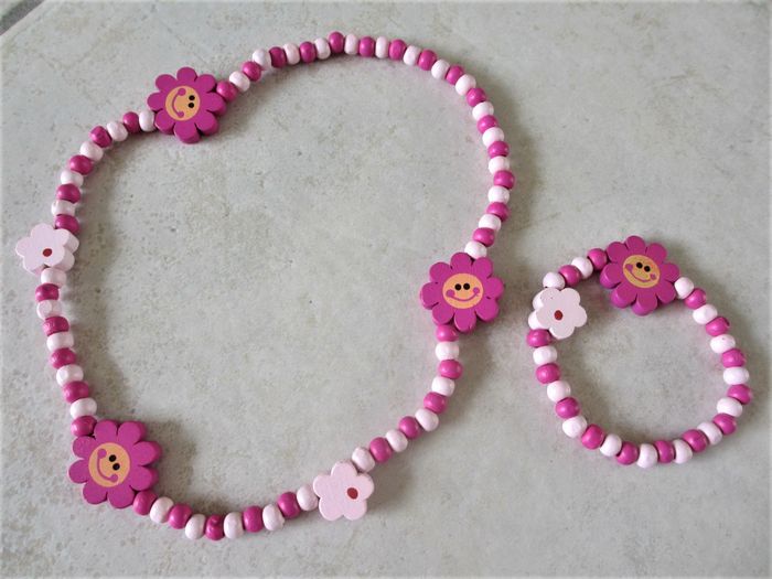 Lot colliers, bracelets, chouchous ressort, bagues - photo numéro 9