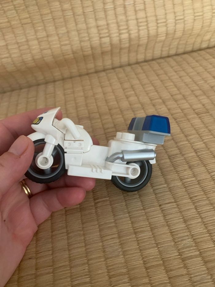 La moto de police 5679 lego duplo - photo numéro 4