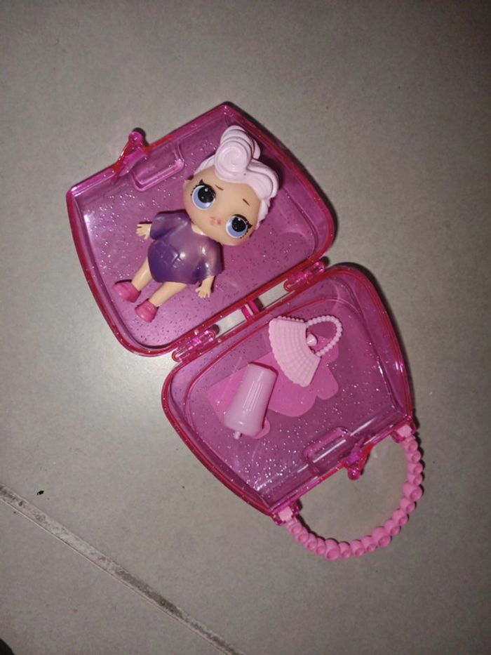 Petite poupée lol