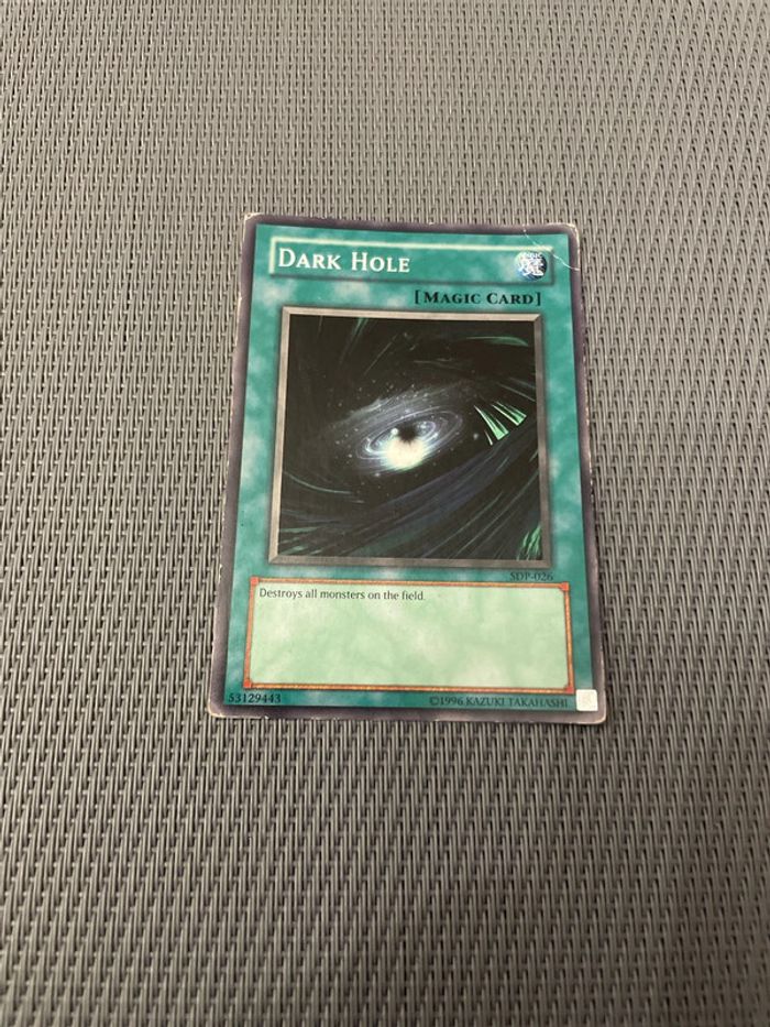 carte Yu-Gi-Oh Dark Hole SDP-026