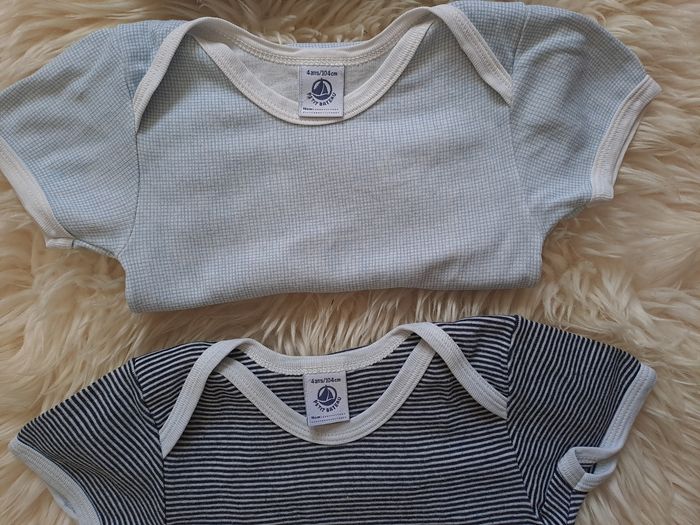 Lot de 4 bodies manches courtes Petit Bateau taille 4 ans - photo numéro 5