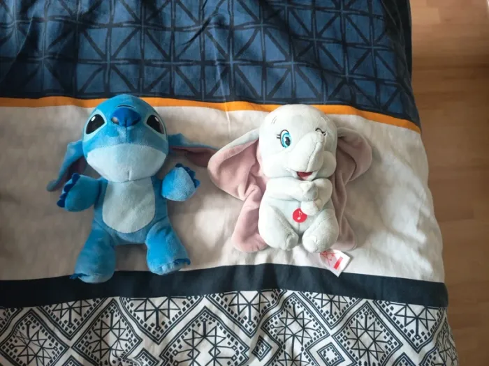 Peluche musical Stitch et peluche musical Dumbo