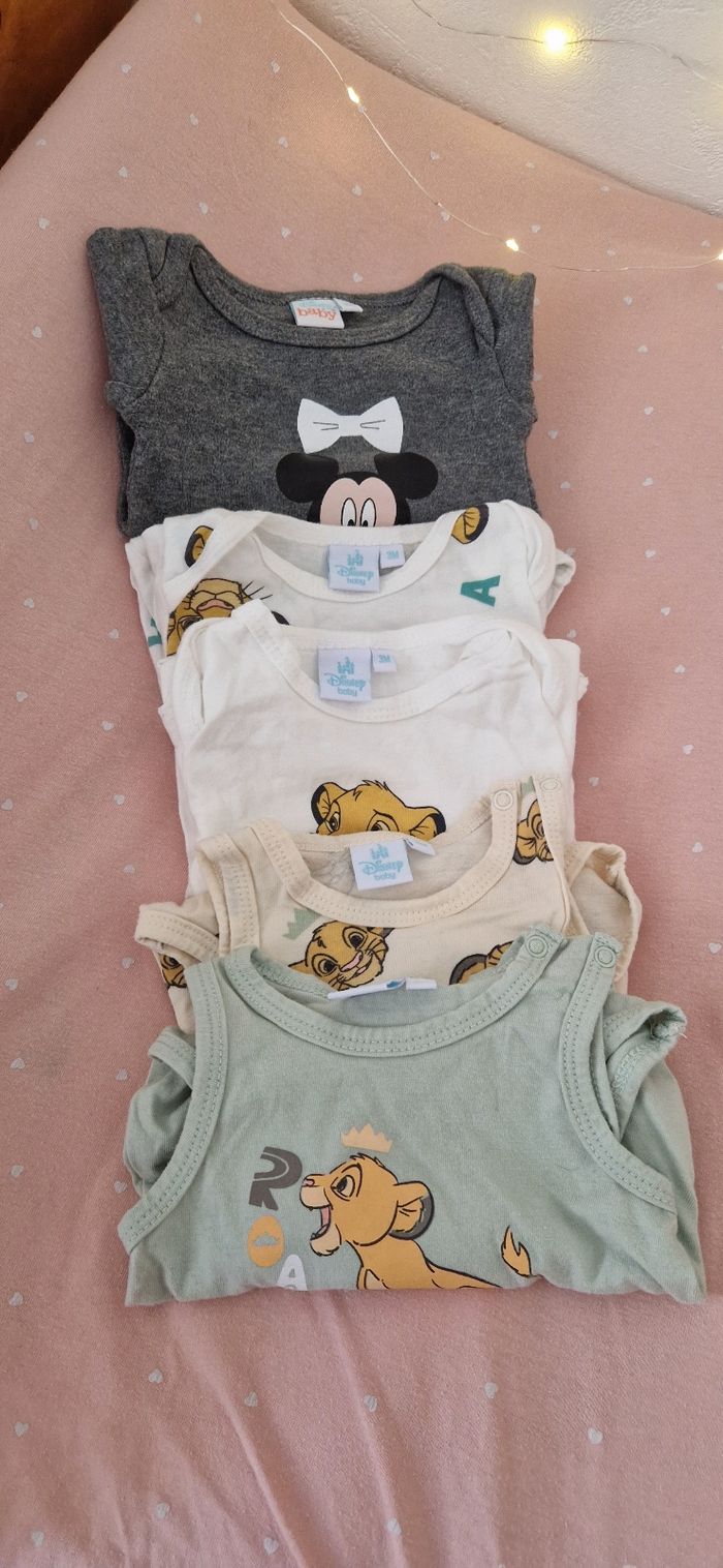 Lot bodys 3 mois
