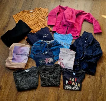 Lot de 13 vêtements fille 5/7ans