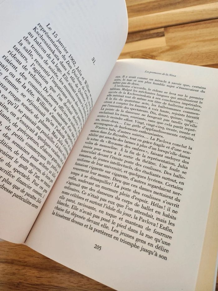 Roman Là où le crépuscule s'unit à l'aube Marina Dédéyan Robert Laffont - photo numéro 2