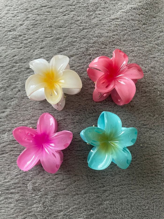 4 pinces de fleur de tiare