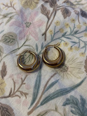1 paire de boucles d’oreilles anneaux dorées en acier inoxydable