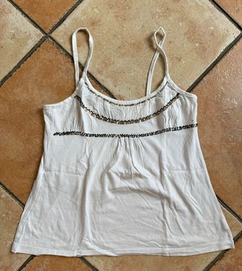 Top fine bretelle beige avec motif perles taille m in extenso