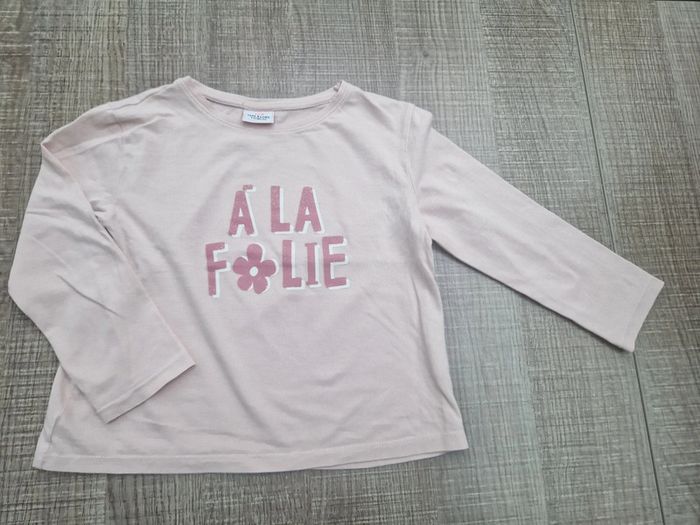 Lot 3 T shirts Vertbaudet et TAO 4 ans en très bon état - photo numéro 2