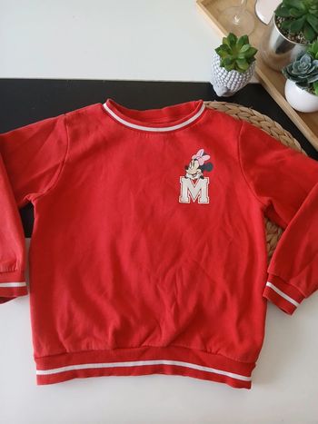 Pull chaud d'hiver Disney H&M Taille 8 ans🌿💝