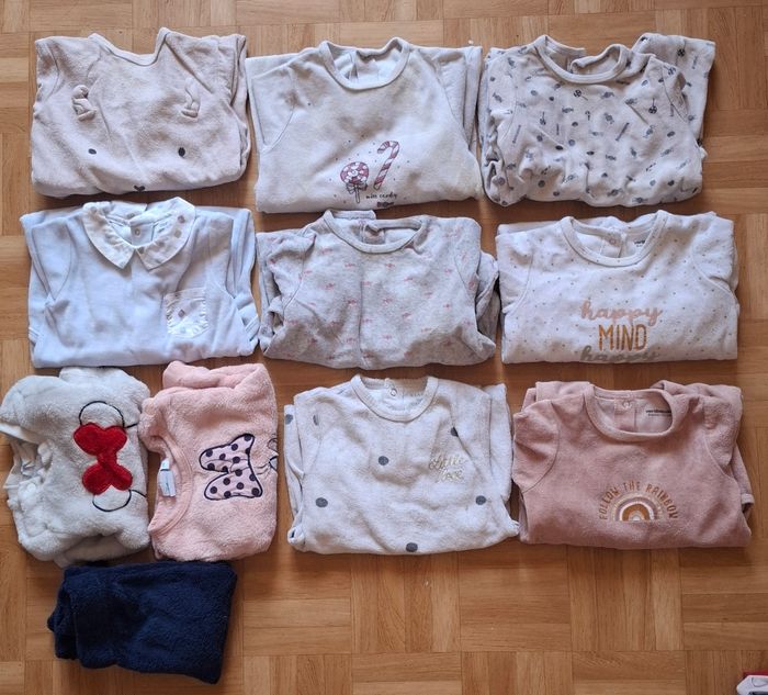 Lot vêtements fille 9 mois hier - photo numéro 3