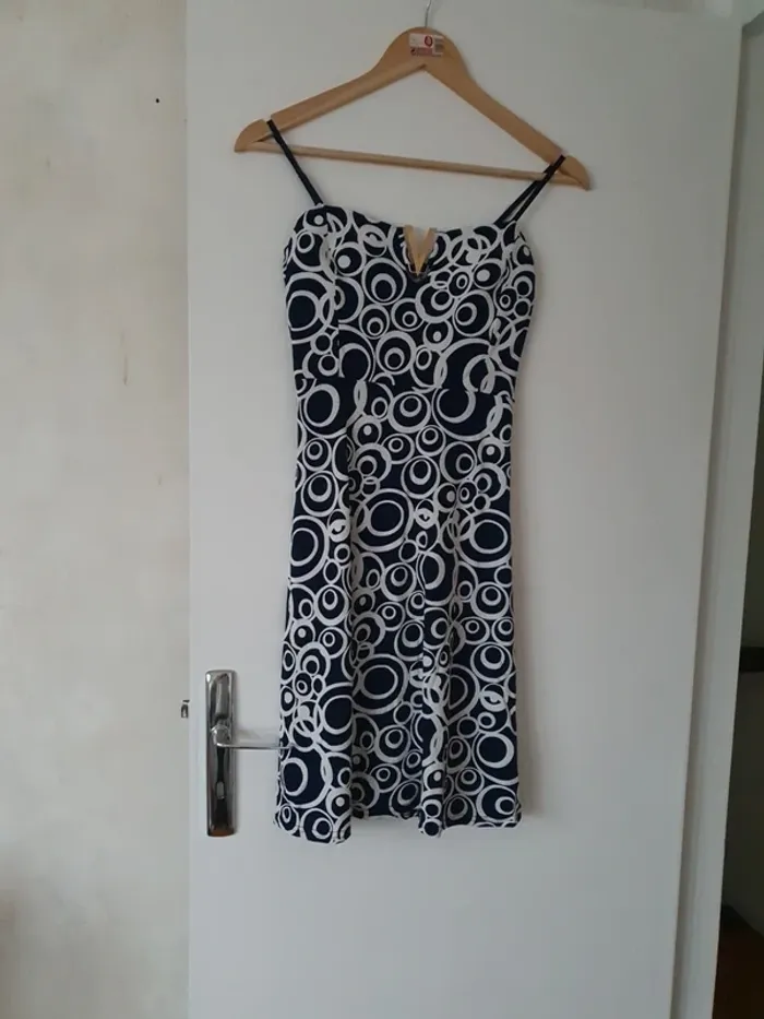 Robe rembourré motif cercle  bretelle réglable