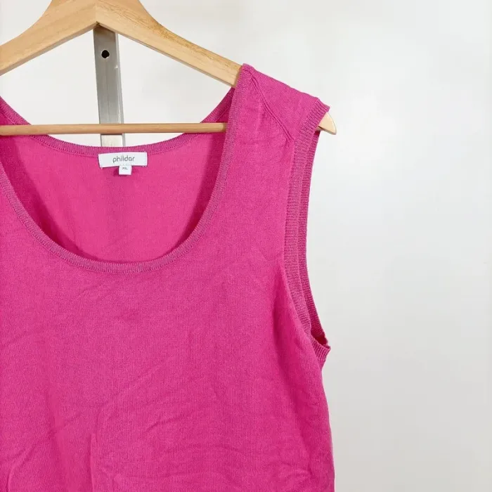 Débardeur fuchsia en maille fine Phildar – Taille XL – coupe droite sans manches A1055 - photo numéro 2