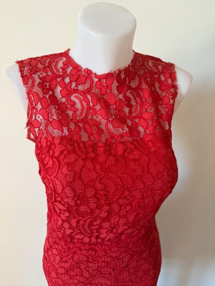 Robe rouge en dentelle en bon état taille 36 tara jarmon - photo numéro 3