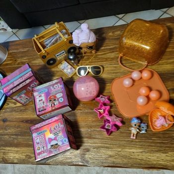 bo lot poupées et jouets LOL
