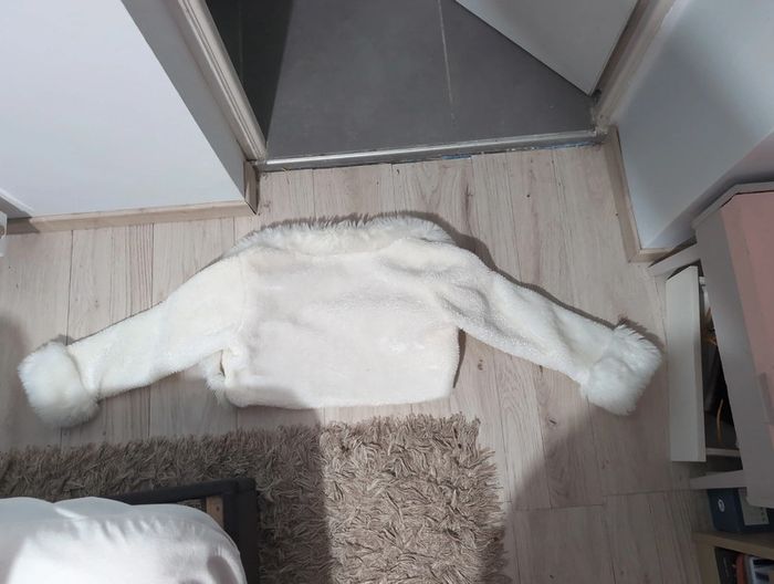 Boléros d'hivers blanc cassé, fausse fourrure - photo numéro 2