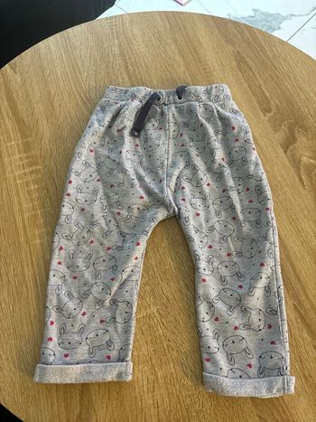 Pantalon bébé fille 18 mois gris avec motif lapin cœur
