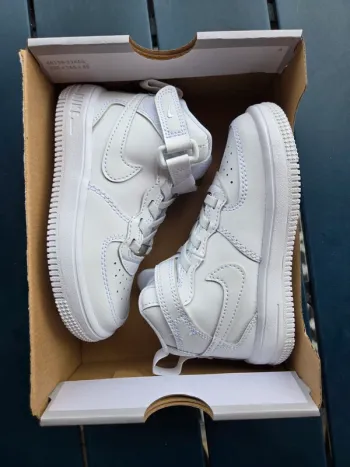 Nike force 1 mid easyon blanche taille 26 neuves