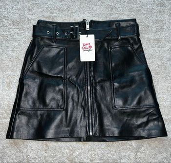 Jupe noire en similicuir