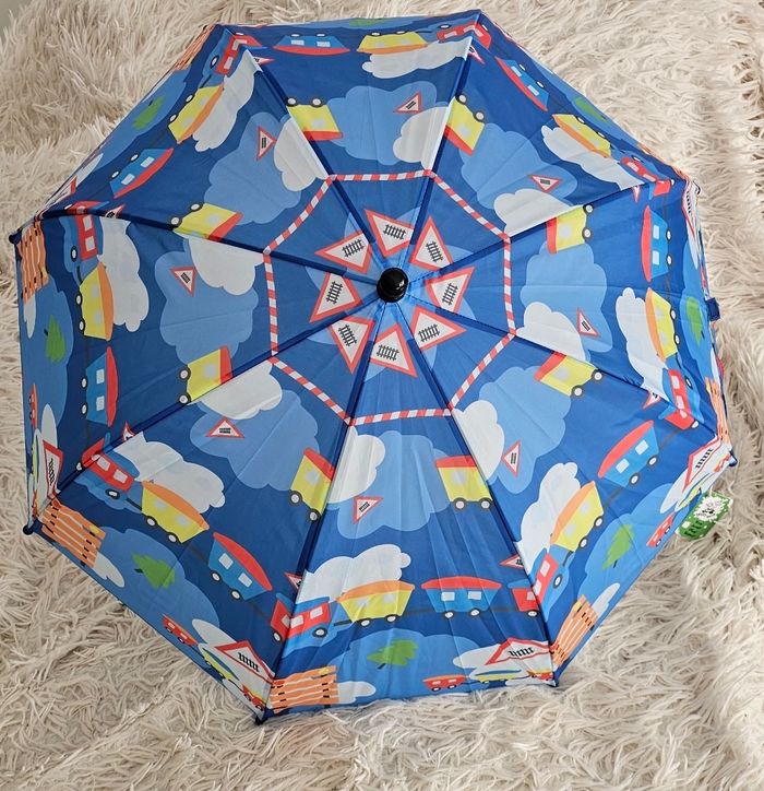 Magnifique parapluie 🌂 garçon motifs train 🚆 - photo numéro 2