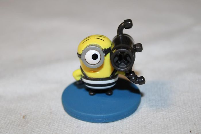 Lot figurines Minion - photo numéro 7