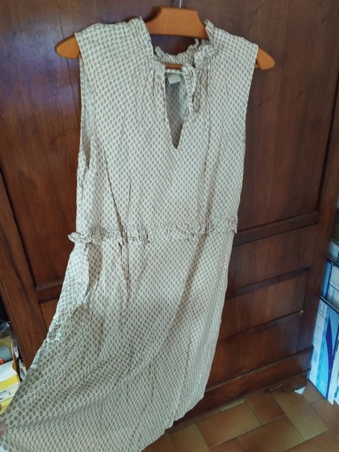 >> Robe - Crème - graphismes - Taille 38 - H&M >> - photo numéro 2