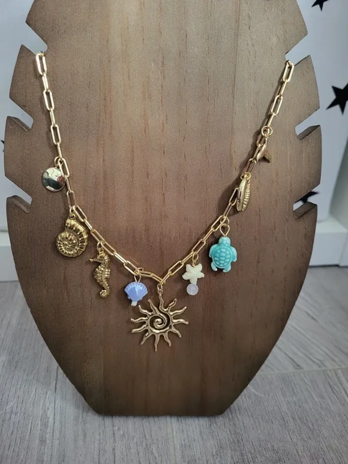 Collier acier inoxydable doré avec charm Soleil, hippocampe, coquille St Jacques - photo numéro 2