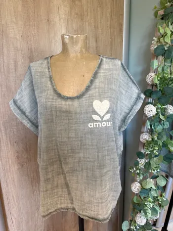 Très jolie blouse manches courtes en gaz de coton avec cœur