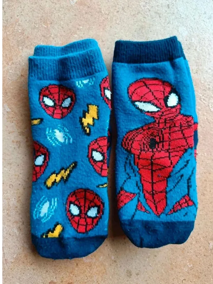 Lot de 2  paires  de chaussettes  spiderman