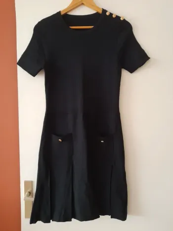 Robe manches courtes plissée au bas