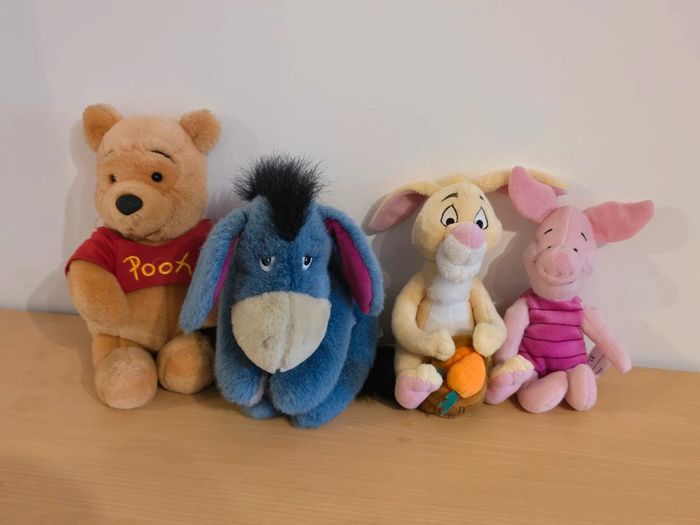 Famille Winnie L'ourson, bourriquet, coco lapin, porcinet et maman gourou