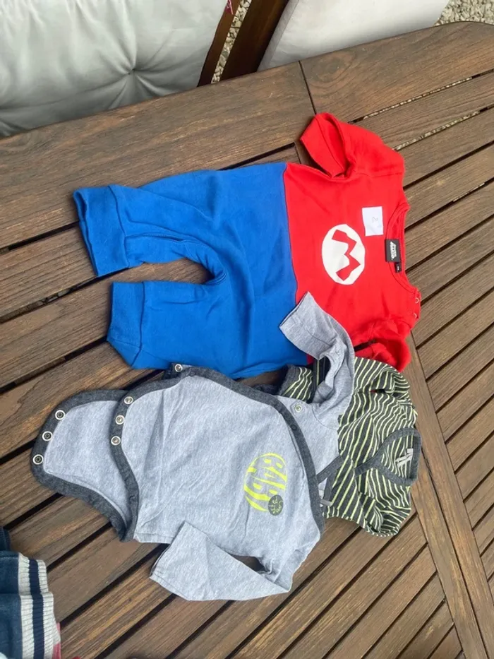 Lot pyjama et body 6 mois