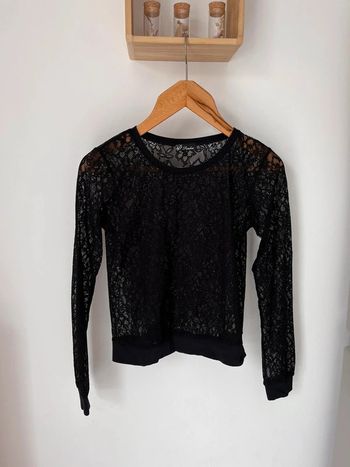 Haut en dentelle noire