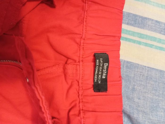 Pantalon taille haute  cargo Bershka comme Neuf taille 34 - photo numéro 4