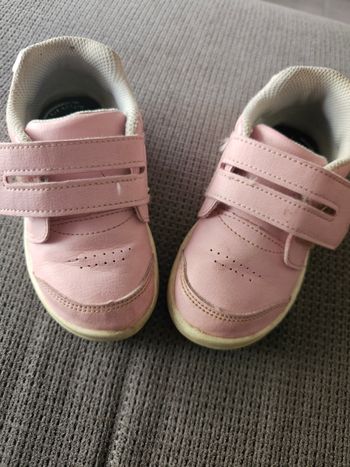 Baskets rose à scratch taille 24