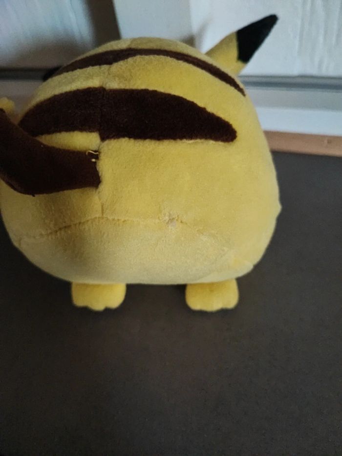 Peluche Pikachu pokémon 18 CM de haut - photo numéro 3