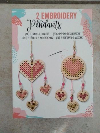 Pendentifs à broder