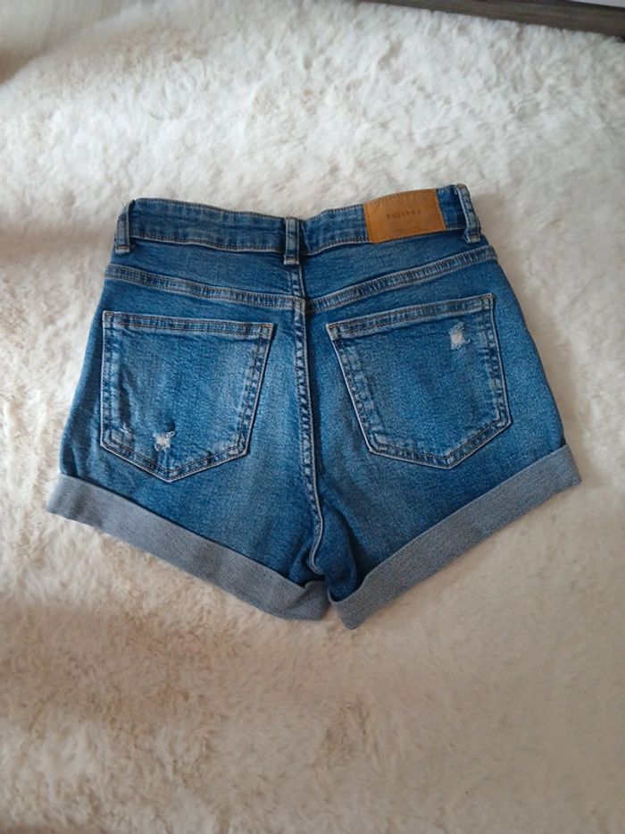 short bershka taille 34 - photo numéro 3
