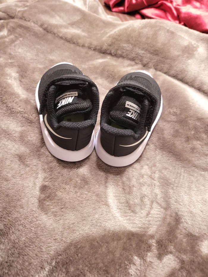 Baskets NIKE Bébé taille 17 - photo numéro 7