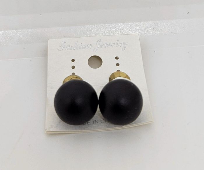 Paire de boucles d'oreilles.
Neuve. - photo numéro 3
