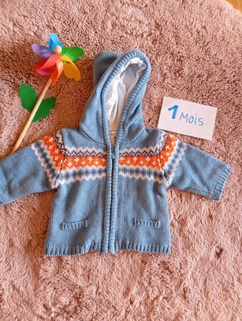 Gilet a capuche 1 mois