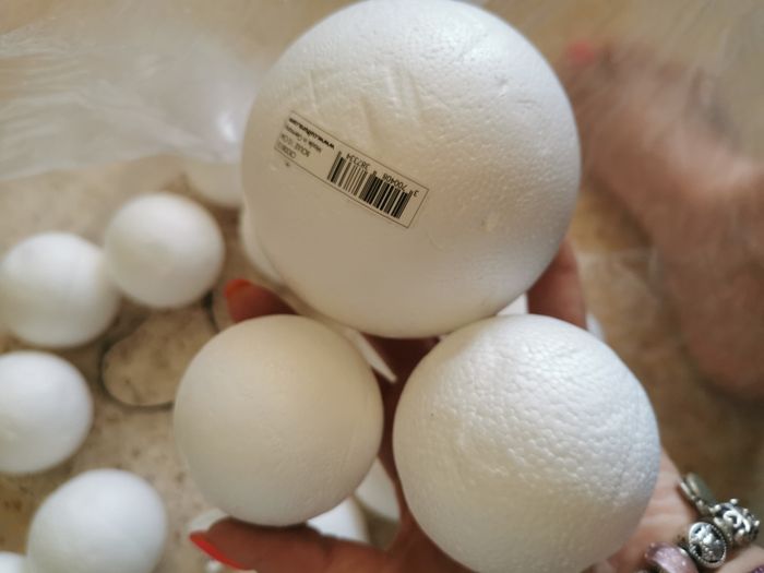 Lot de boules en polystyrène neuves - photo numéro 2