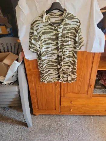 Jolie chemise manche courte taille 42