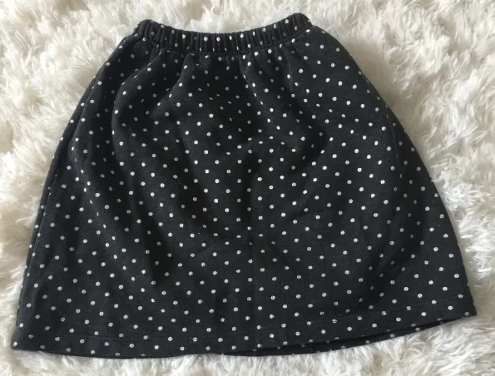 Jupe noire à pois blancs