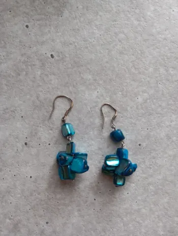 Boucle d'oreille fantaisie bleue